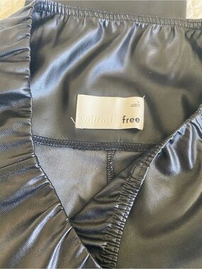 Wilfred Faux Leather Leggings in Black